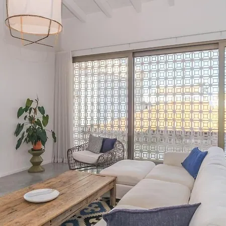 Unique Townhouse ~ Private Pool ~ Rooftop Terrace