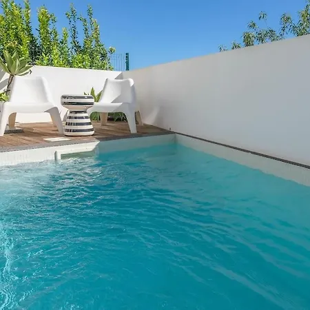 Unique Townhouse ~ Private Pool ~ Rooftop Terrace 度假居 *